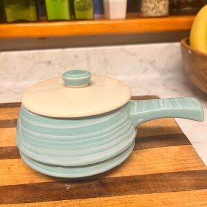 Vintage USA pottery bowl with lid